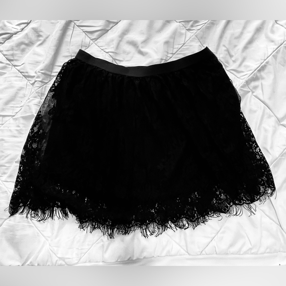 Selena Gomez Black Lace Mini Skirt - Picture 1 of 7